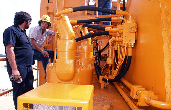 Larry Collier schooling Chris on the "new" Demag